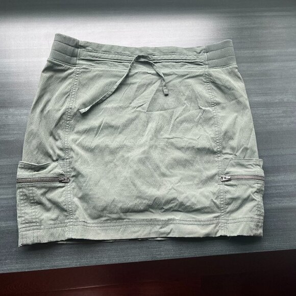 Athleta Pants - Athleta Skort Size 8 Green Drawstring w 2 side Pockets EUC